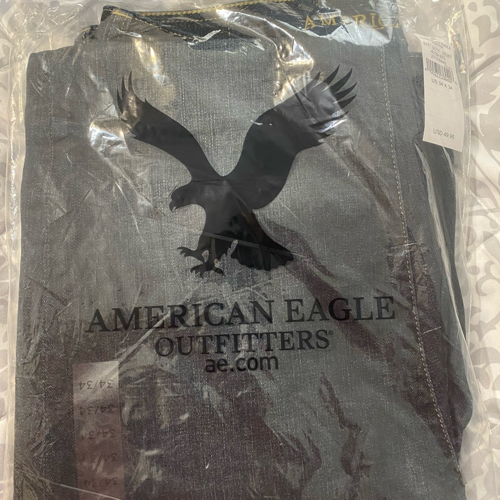 Never Worn Mens AE Jeans 34 x 34